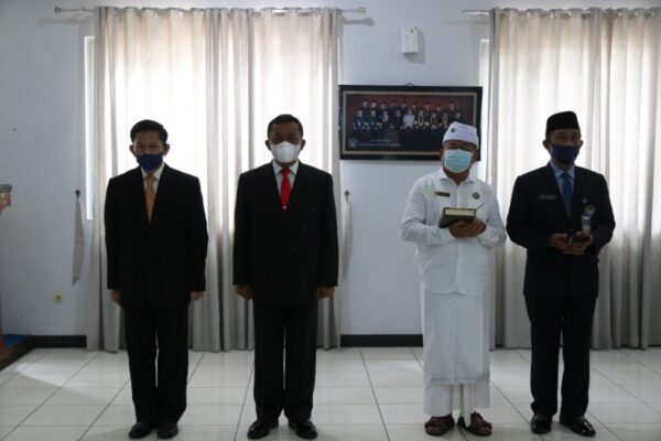 PELANTIKAN WAREK II DAN KEPALA PUSAT KAJIAN, INOVASI, DAN KREATIFITAS UNSURYA (8)