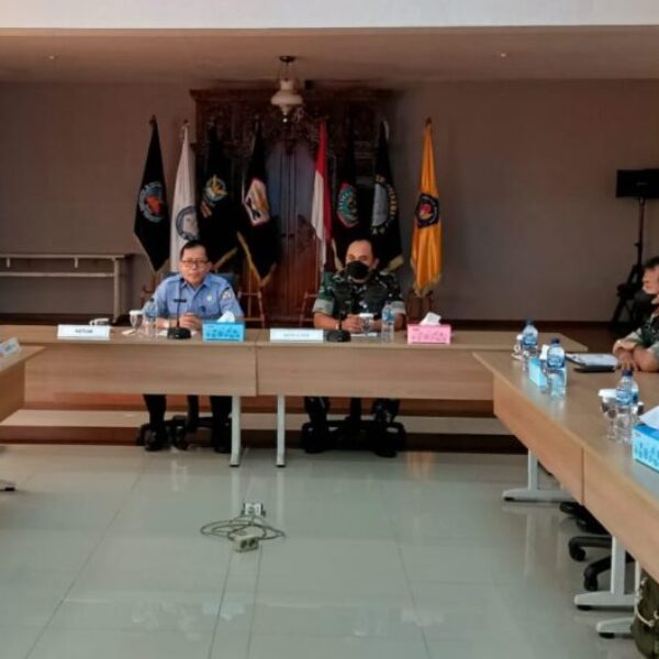 tim irjenau melaksanakan audit kinerja