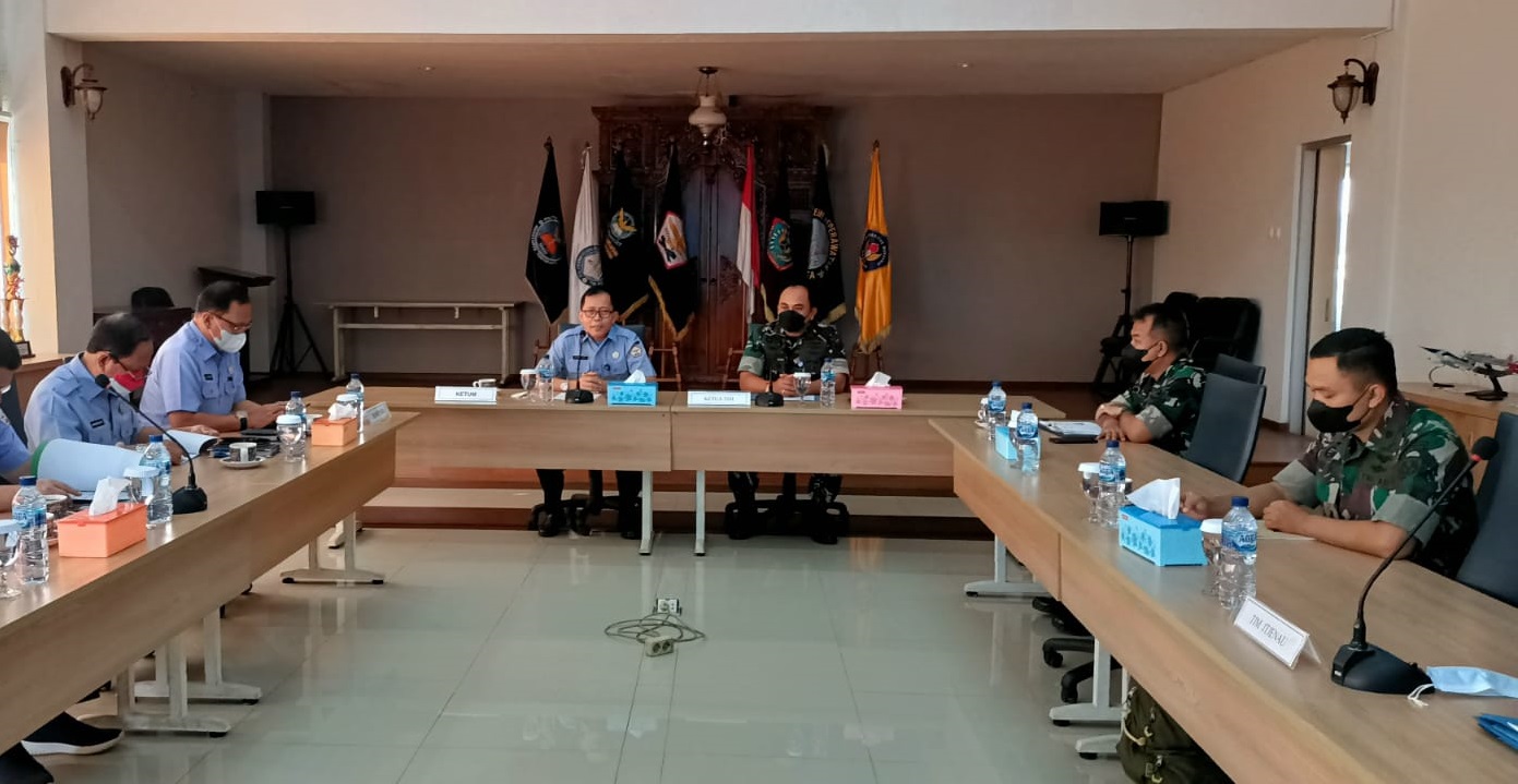 tim irjenau melaksanakan audit kinerja