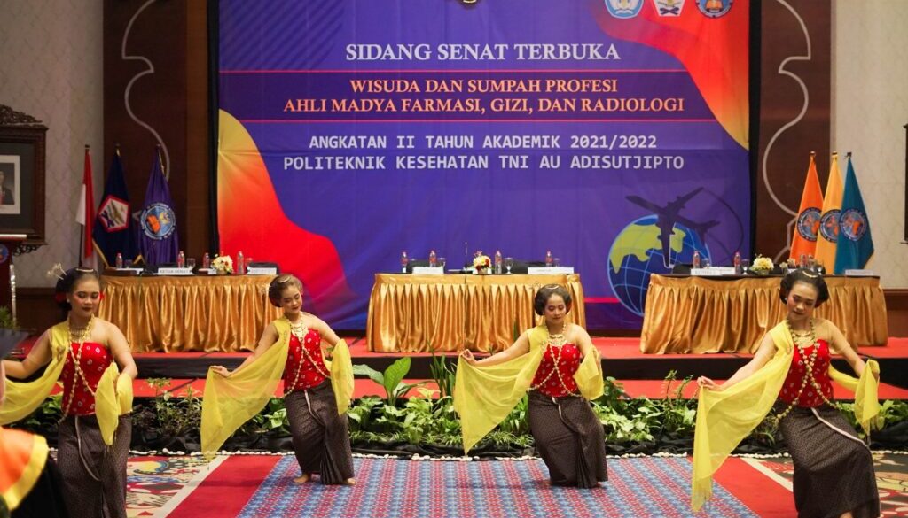 wisuda ke 2 kampus poltekkes TNI AU Adisutjipto 1