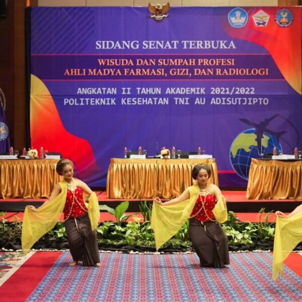 wisuda ke 2 kampus poltekkes TNI AU Adisutjipto 1