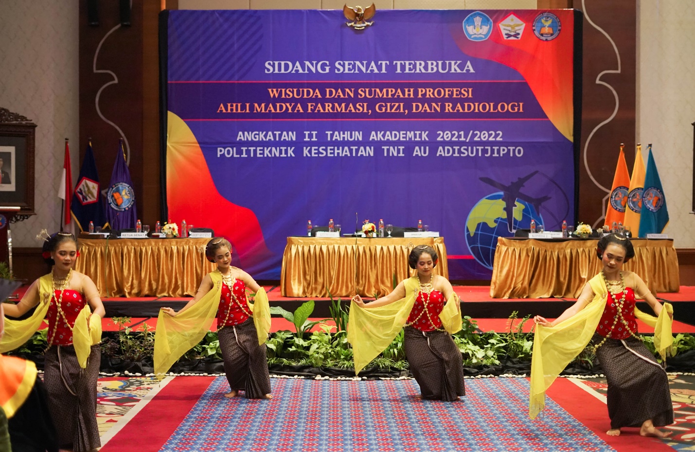 wisuda ke 2 kampus poltekkes TNI AU Adisutjipto 1