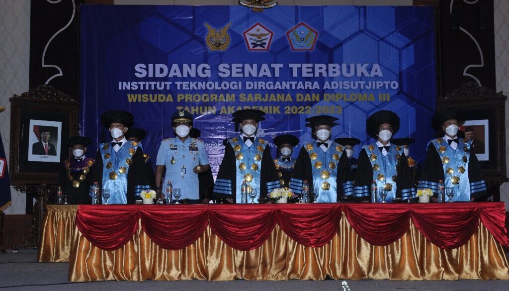 wisuda program sarjana dan diploma 1