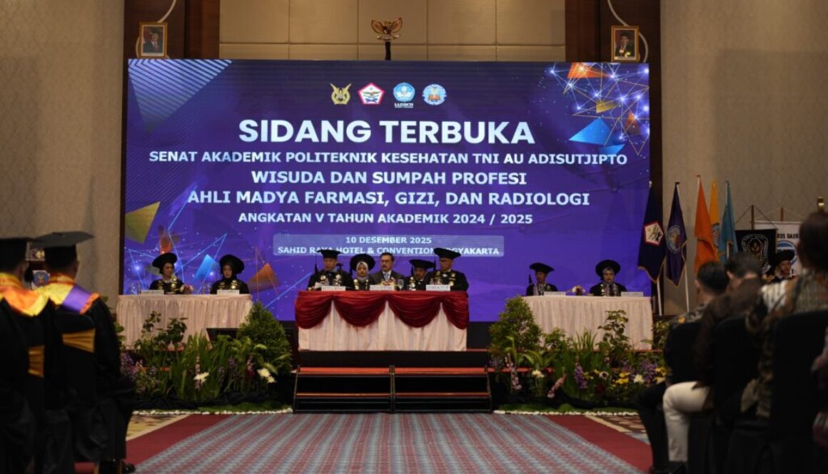 Wisuda Pol Adi 7