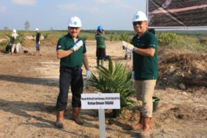 Kunjungan Pengurus Yasau ke PT. Astra Agro Lestari dan Melakukan Penanaman Sawit Kunjungan Pengurus Yasau ke PT. Astra Agro Lestari dan Melakukan Penanaman Sawit