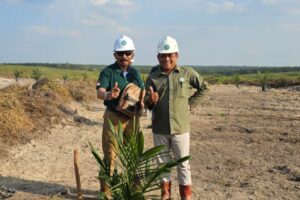 Kunjungan Pengurus Yasau ke PT. Astra Agro Lestari dan Melakukan Penanaman Sawit (BENYAS) Kunjungan Pengurus Yasau ke PT. Astra Agro Lestari dan Melakukan Penanaman Sawit (BENYAS)