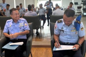 Penyerahan Bantuan Modal Kerja Dalam Rangka Mengaplikasikan Ilmu dan Pengetahuan Bersama Kolonel (Purn) Drs. RD. Roby M. Fawzi, M.A.P. Penyerahan Bantuan Modal Kerja Dalam Rangka Mengaplikasikan Ilmu dan Pengetahuan Bersama Kolonel (Purn) Drs. RD. Roby M. Fawzi, M.A.P.