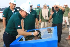 Kunjungan Pengurus Yasau ke PT. Astra Agro Lestari dan Melakukan Penanaman Sawit Kunjungan Pengurus Yasau ke PT. Astra Agro Lestari dan Melakukan Penanaman Sawit